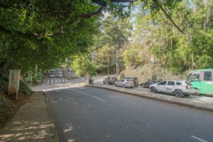 Carros en semaforo en intercambio vial de la 34 con gonzalez