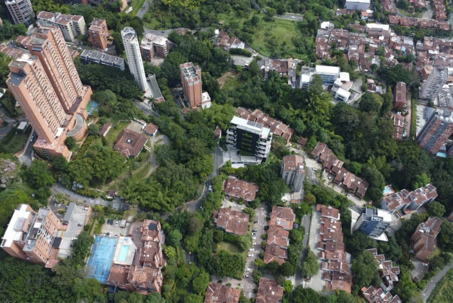 Vista Aérea de sector del poblado en Medellín